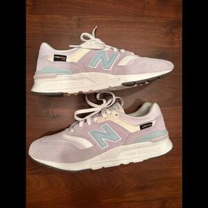 New Balance Women's 997H V1 Sneaker Size 9